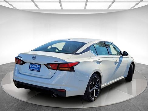 Used 2023 Nissan Altima 2.5 SR image 3
