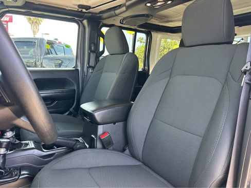 Used 2022 Jeep Wrangler Unlimited Sport AWD/4WD image 7
