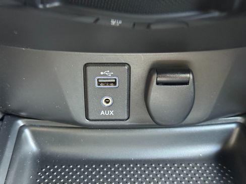 Used 2017 Nissan Rogue S AWD/4WD image 25