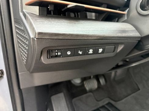 Used 2024 Nissan Ariya AWD image 30