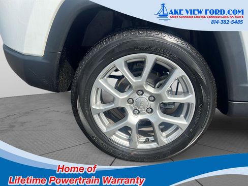 Used 2022 Jeep Compass Latitude w/ Sun and Sound Group AWD/4WD image 6