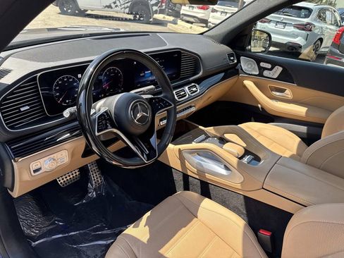 Used 2024 Mercedes-Benz GLS 580 4MATIC image 17