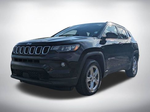 Used 2024 Jeep Compass Latitude AWD/4WD image 7