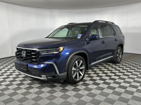 Used 2023 Honda Pilot Elite image 4