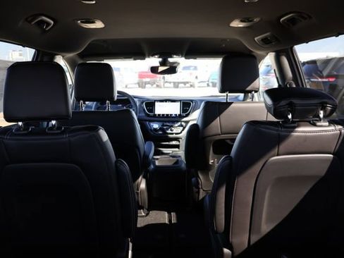 New 2026 Chrysler Pacifica Select image 9