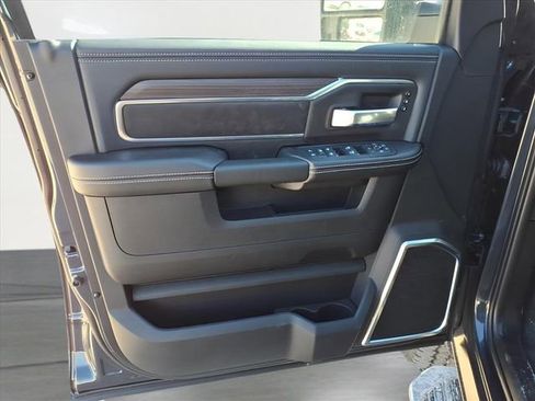 New 2026 RAM 2500 Laramie AWD/4WD image 12