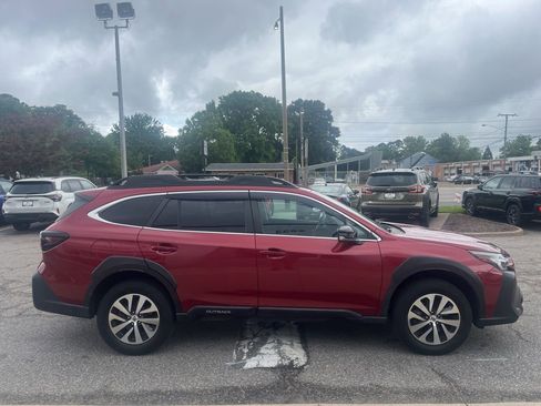 Used 2024 Subaru Outback Premium AWD/4WD image 3