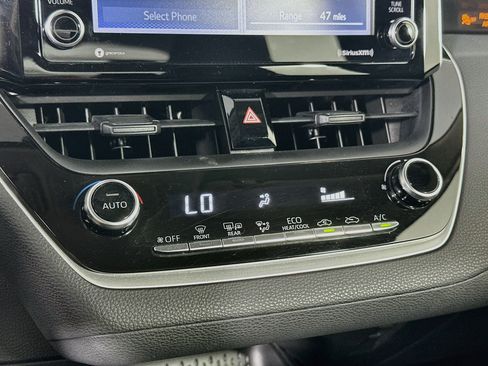 Used 2021 Toyota Corolla LE FWD image 23
