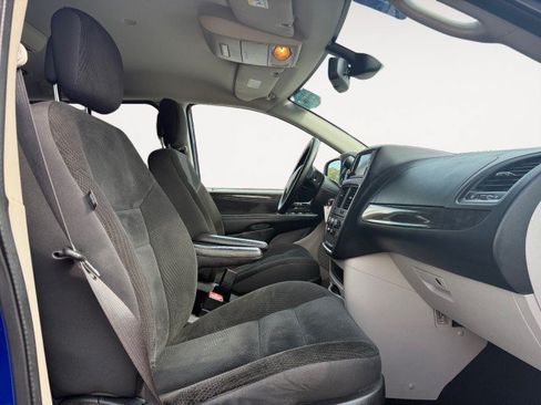 Used 2019 Dodge Grand Caravan SE w/ UConnect Hands-Free Group FWD image 6