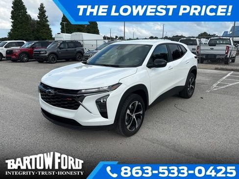 Used 2025 Chevrolet Trax RS FWD image 1