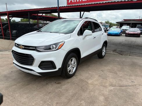 Used 2019 Chevrolet Trax LT w/ LT Convenience Package AWD/4WD image 2