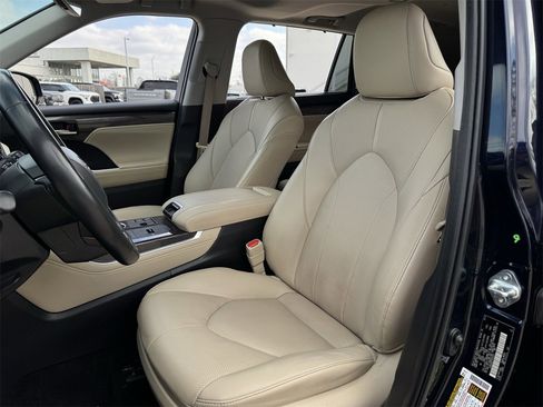 Used 2023 Toyota Highlander Limited image 25