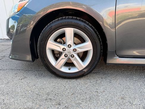 Used 2012 Toyota Camry SE FWD image 32
