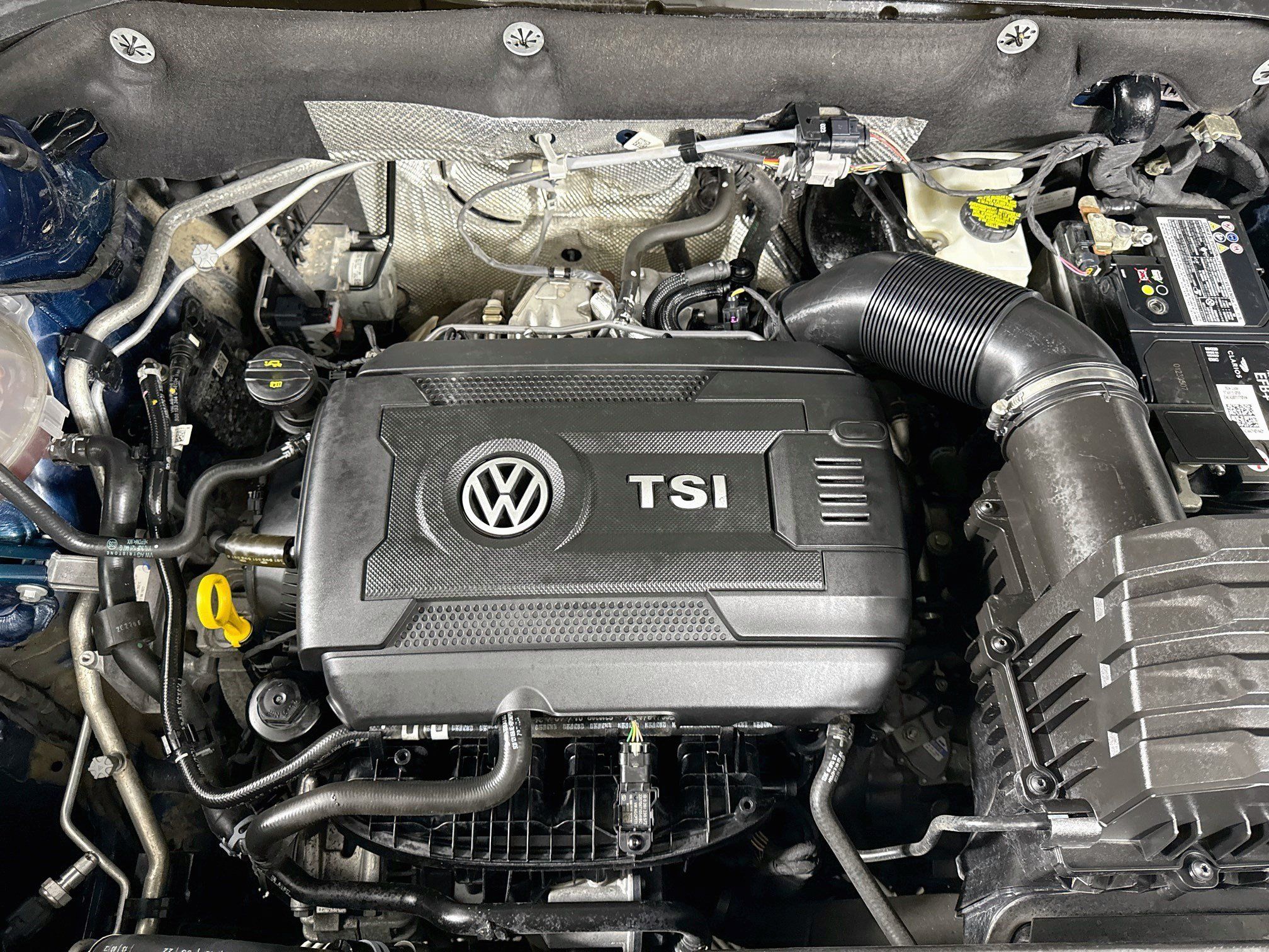 Used 2023 Volkswagen Atlas Cross Sport SEL R-Line AWD/4WD image 39
