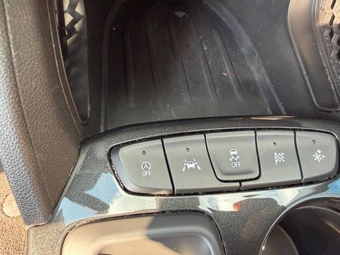 Used 2025 Chevrolet TrailBlazer LS FWD image 24