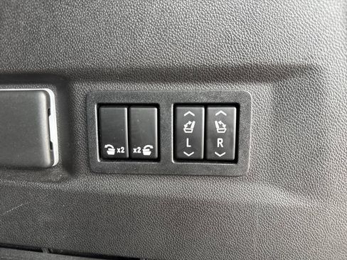 Used 2021 GMC Yukon AT4 w/ AT4 Premium Package AWD/4WD image 8