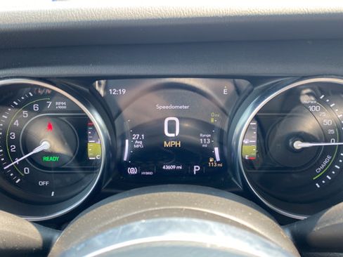 Used 2022 Jeep Wrangler Unlimited Sahara w/ Cold Weather Group AWD/4WD image 17