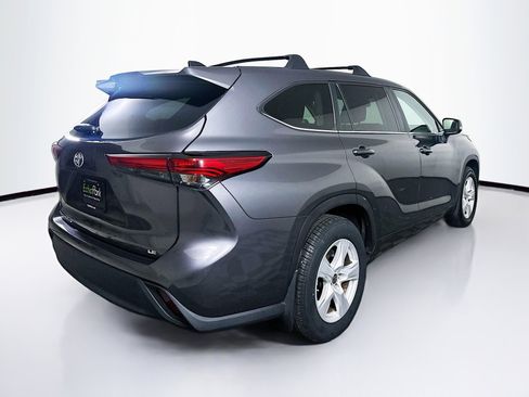 Used 2023 Toyota Highlander LE image 9