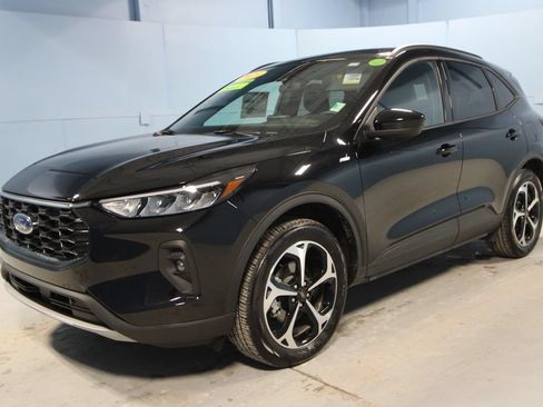 Used 2025 Ford Escape ST-Line Select w/ Class II Trailer Tow Package AWD/4WD image 24