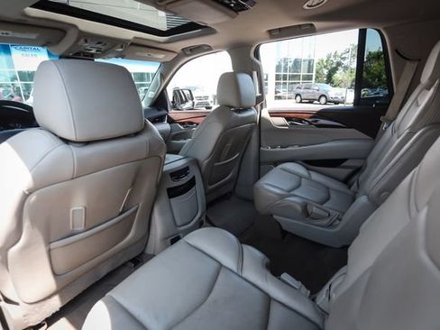 Used 2017 Cadillac Escalade Luxury AWD/4WD image 70
