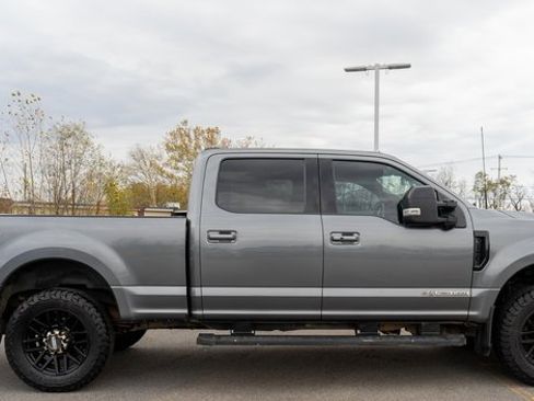 Used 2022 Ford F250 Lariat w/ Black Appearance Package image 5