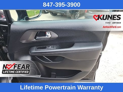Used 2025 Chrysler Pacifica Select FWD image 48