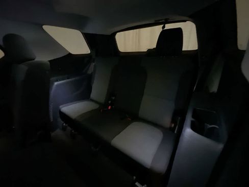 Used 2021 Chevrolet Traverse LS image 23