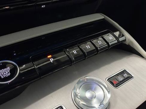 Used 2025 Lincoln Navigator Reserve image 19