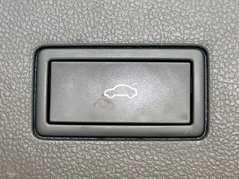 Used 2024 Volkswagen Atlas SE image 15