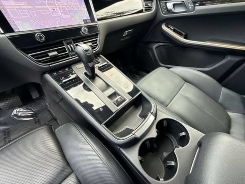 Used 2023 Porsche Macan AWD/4WD image 21