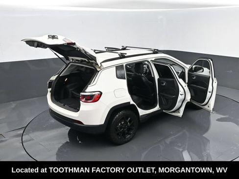 Used 2017 Jeep Compass Latitude AWD/4WD image 24