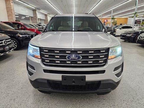 Used 2017 Ford Explorer FWD image 2