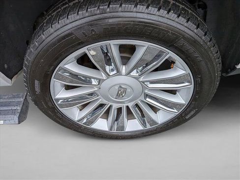 Used 2017 Cadillac Escalade ESV Platinum AWD/4WD image 23