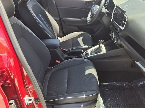 Certified 2025 Hyundai Venue Limited image 17