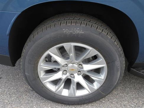 New 2025 Chevrolet Suburban Premier image 12