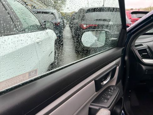 Used 2018 Honda CR-V LX image 16
