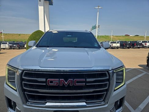 Used 2023 GMC Yukon XL SLT w/ SLT Premium Package RWD image 2