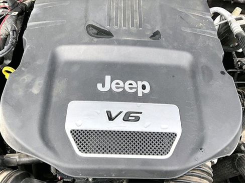 Used 2016 Jeep Wrangler Unlimited Sahara w/ Connectivity Group image 29