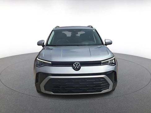 Used 2025 Volkswagen Taos SE FWD image 4