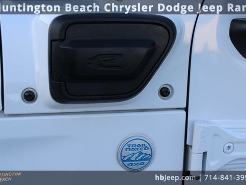 Used 2021 Jeep Wrangler Unlimited Sahara w/ Cold Weather Group image 9