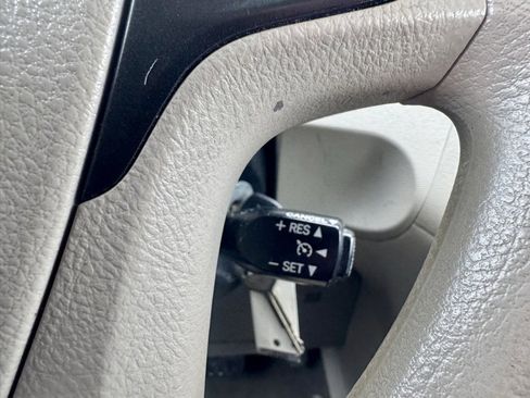 Used 2013 Toyota Sienna L image 25