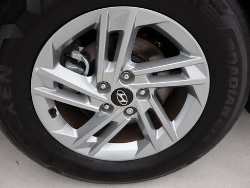 Used 2025 Hyundai Tucson SE image 43