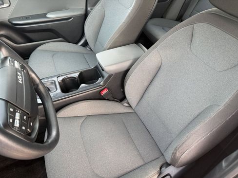 Used 2025 Kia K4 LXS image 37