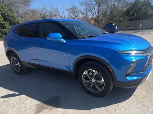 Certified 2025 Chevrolet Blazer LT image 2