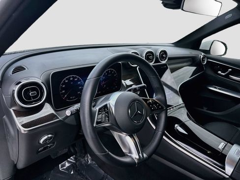Used 2025 Mercedes-Benz GLC 300 4MATIC image 9
