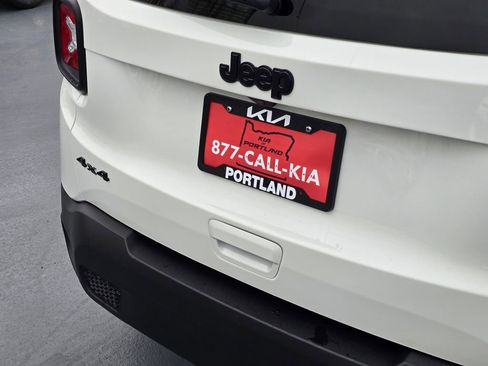 Used 2023 Jeep Renegade Altitude w/ Sun/Sound Group image 16