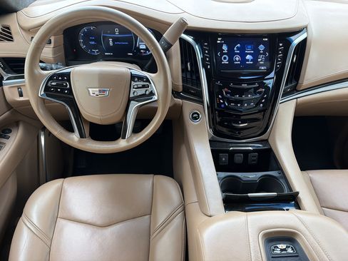 Used 2018 Cadillac Escalade Platinum AWD/4WD image 33