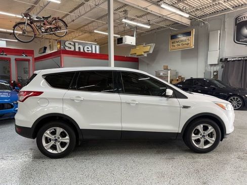 Used 2016 Ford Escape SE image 6