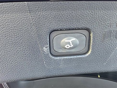 Used 2016 Ford Edge Titanium w/ Technology Package image 12