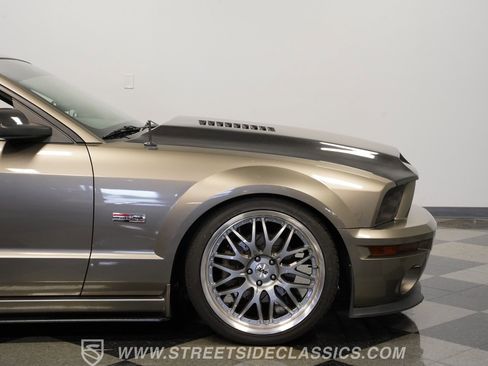 Used 2005 Ford Mustang GT RWD image 31
